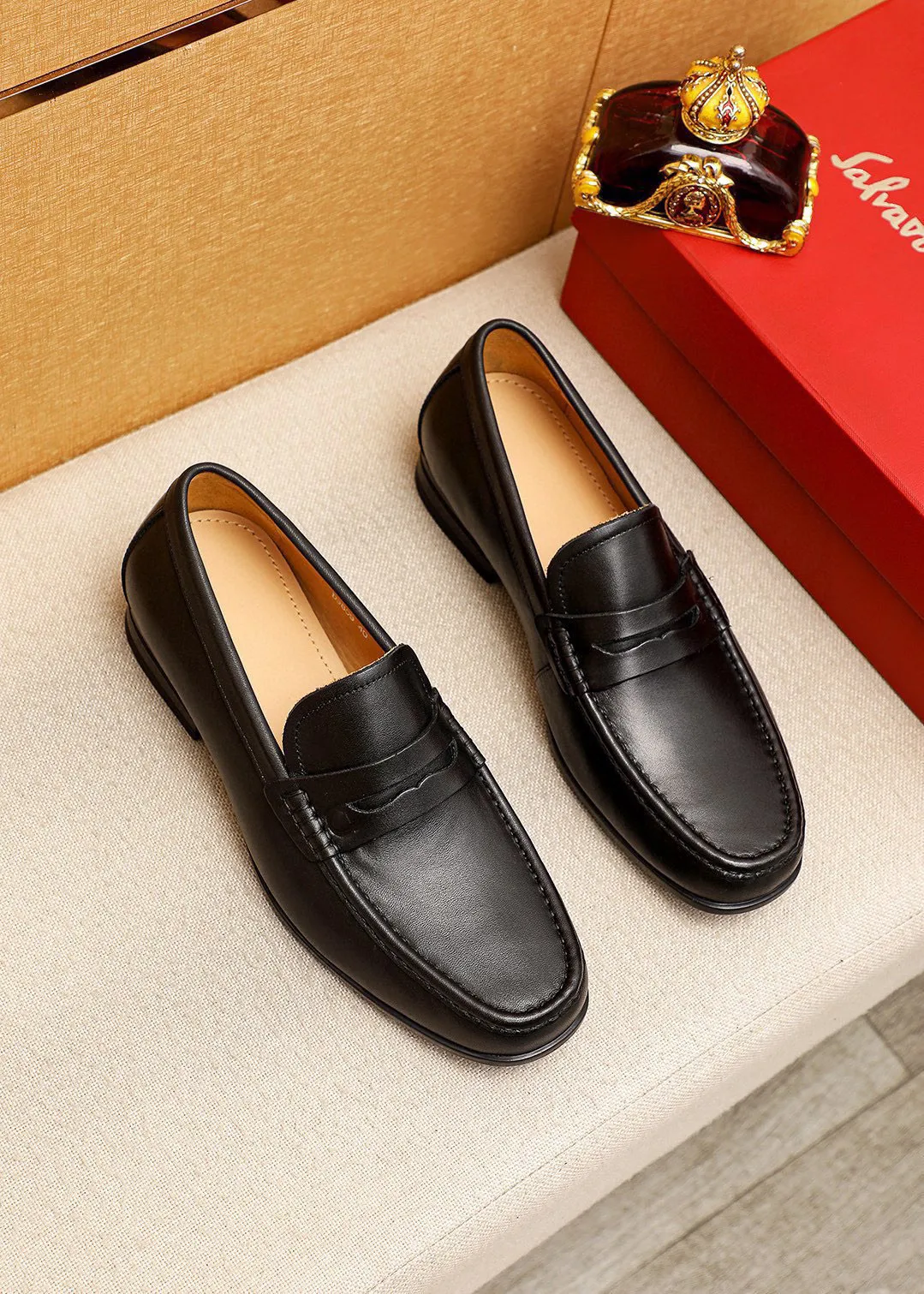 Men's shoes 💰480 💐 Product trademark: Ferragamo "Ferragamo" casual leather shoes Regular size: 38-44 (45🉑️customized) Product materials: Selected imported first-layer calfskin upper, imported water-dyed cowhide leather lining. Strong three-dimensional visual effect, original outsole color: 3⃣️seed leather materials available